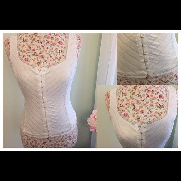 Hook and eye closure white top sz small