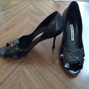 Manolo Blahnik Black Patent Leather pumps