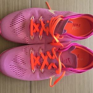 {women's} New Nikes - Size 7