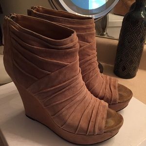 FINAL DROP Steve Madden wedges. Taupe. Sz. 6.5