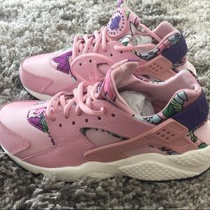 Rare Women's "Huarache Run Print in Pink"