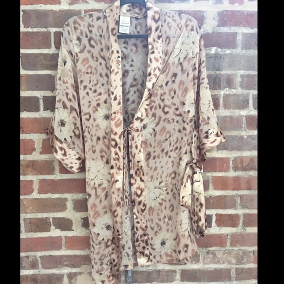 🎀SOLD🎀 Gorgeous animal print & floral bathrobe