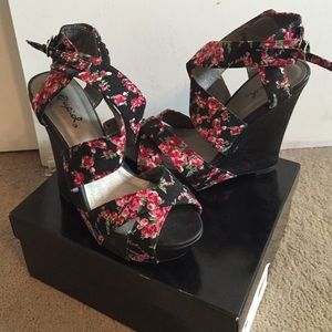 Floral wedges