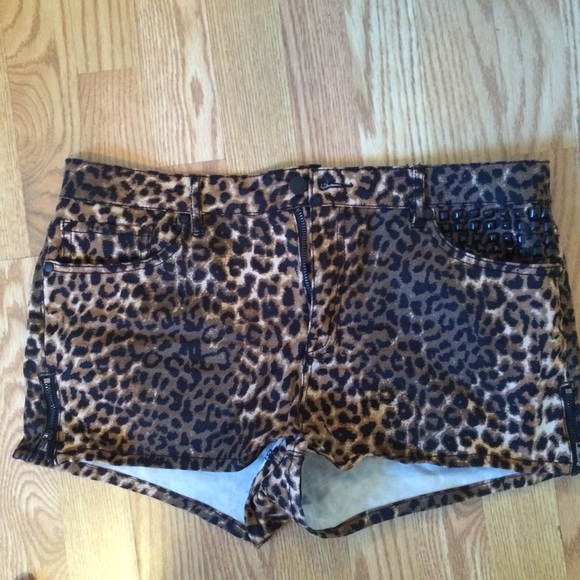 Cheetah print shorts !