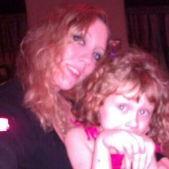 Meet your posher, Alana - Picture 2 of 2