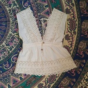 Cream eyelet American Eagle shirt