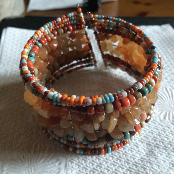 Jewelry - 💕💕💕Gorgeous stone bangle