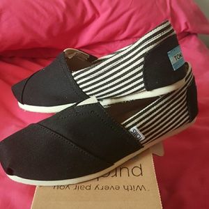 Toms size 6 black