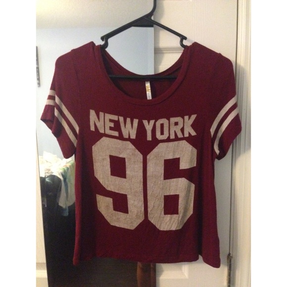 Cute boxy-like burgundy shirt!