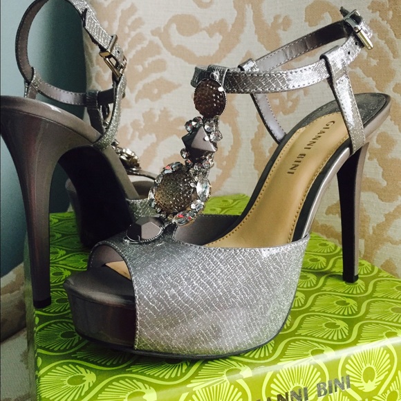 Size 8 - Gianni Bini Fiona, Silver Heels