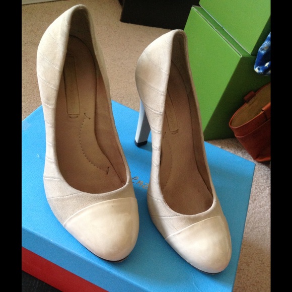 Bcbg maxazria pump shoe