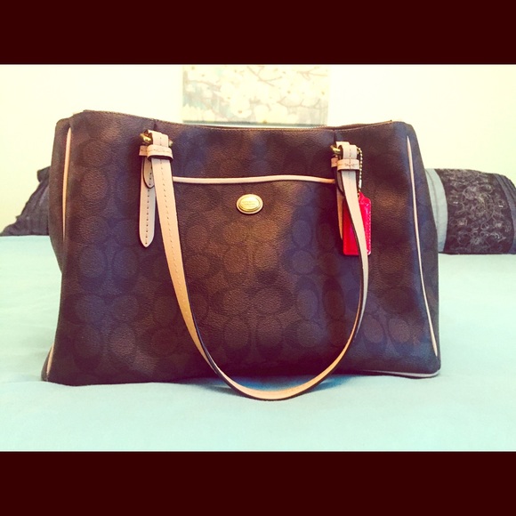 🚫SOLD 🚫 Coach Signature Bag
