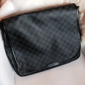 Louis Vuitton District in Damier Graphite