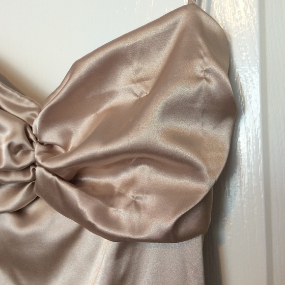 Beautiful gold evening gown - Picture 2 of 4