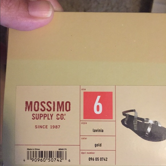 New In Box Metallic Gold Gladiator Sandals - Picture 3 of 3