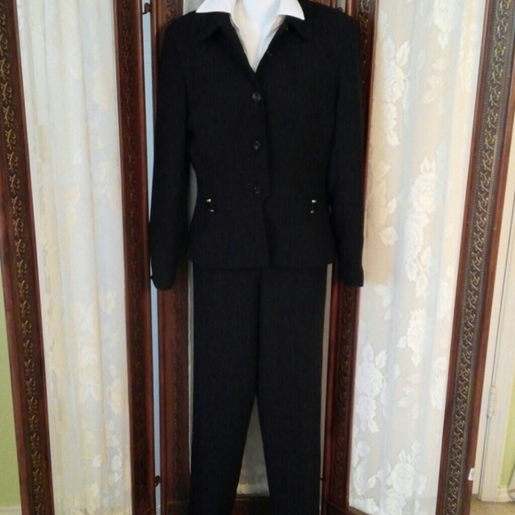 Hannah Hardy navy blue pants suit