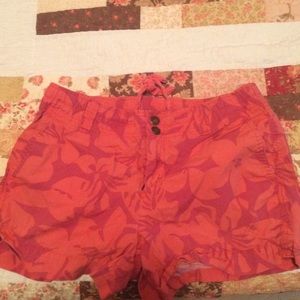 Women's cargo patterned shorts