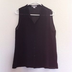 Sleeveless button up blouse