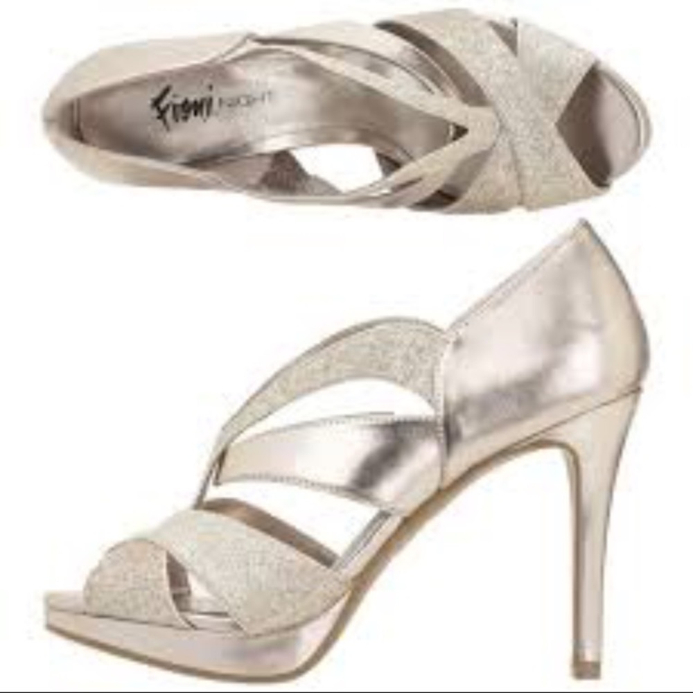 MAKE OFFERS 🎉 Gold sparkly high heels