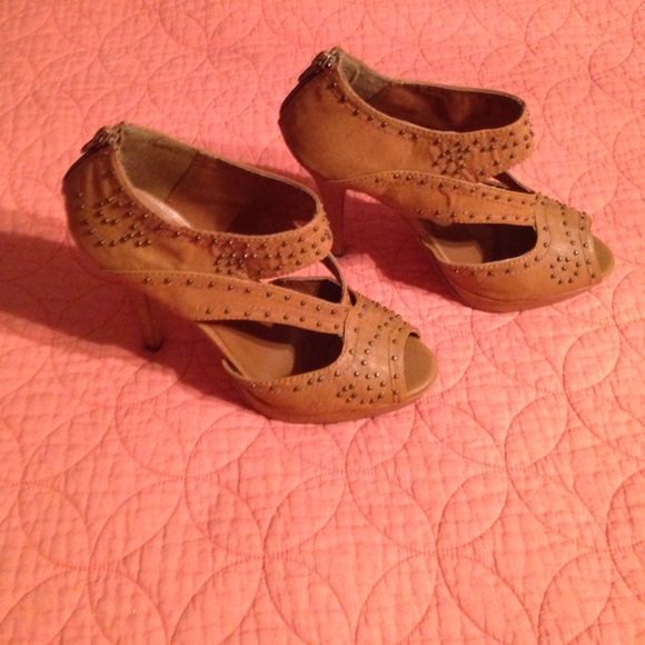 Tan Heels
