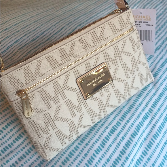 Brand new never used Michael Kors wristlet