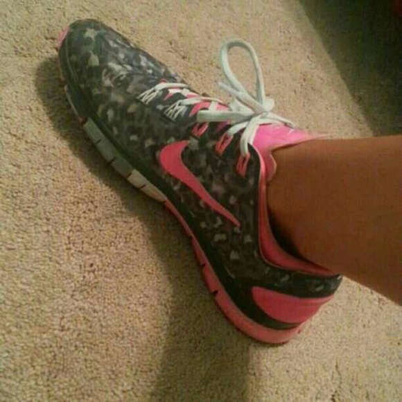 NIKE RUNNING SHOES - Picture 2 of 2