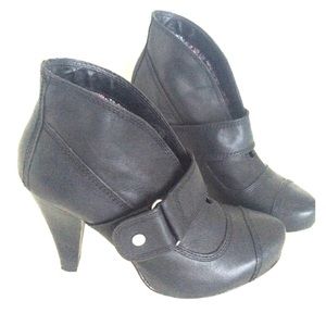 Seychelles black booties