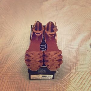 Mia Barricade cognac sandals size 8