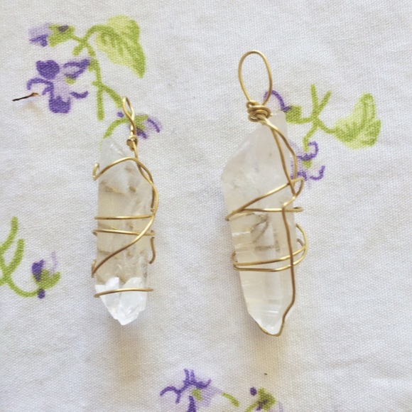 🔹2 hand wrapped real crystals🔹