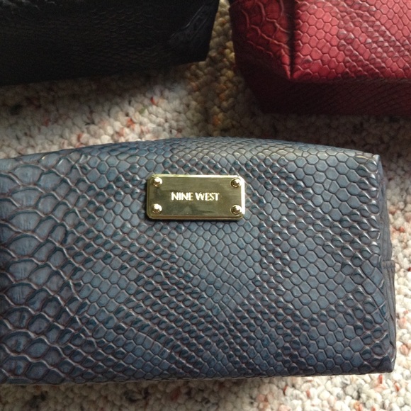 Authentic Nine West make up pouch 😀$25 each - Picture 4 of 4