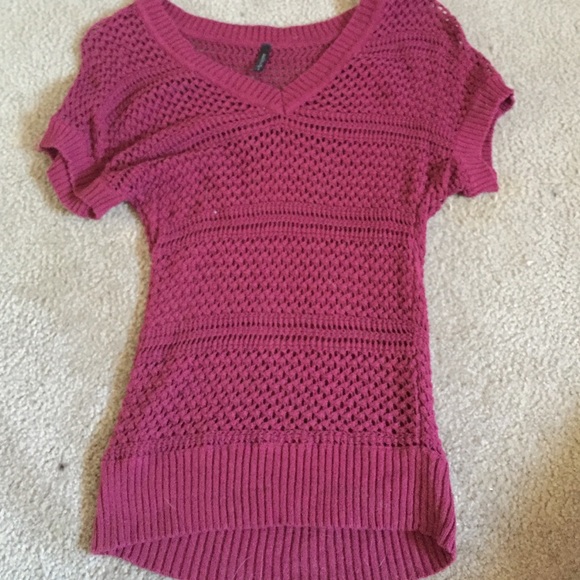 Maroon short sleeve knit sweater