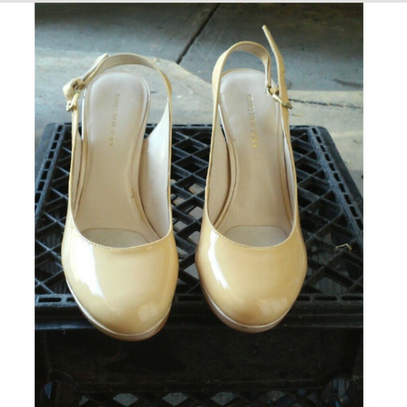 Nude/creamy high heels