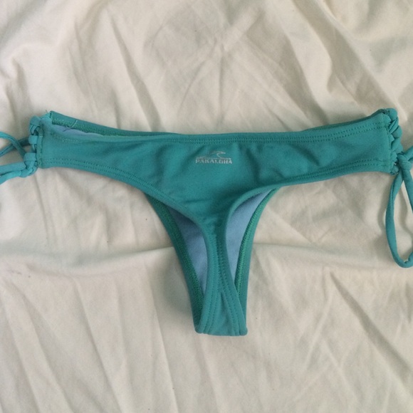 Thong bikini bottoms