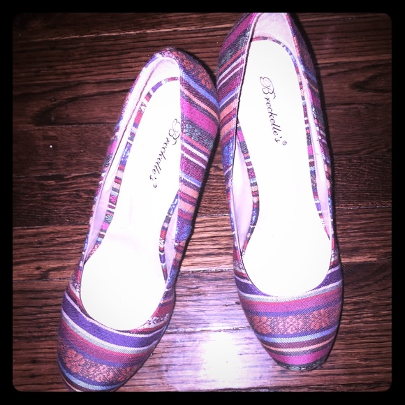 Multi colored wedge