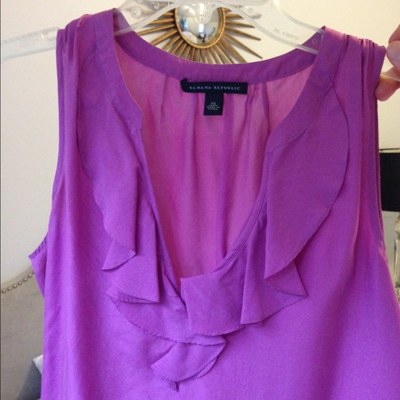 Banana Republic 100% silk fuchsia top - Picture 3 of 4