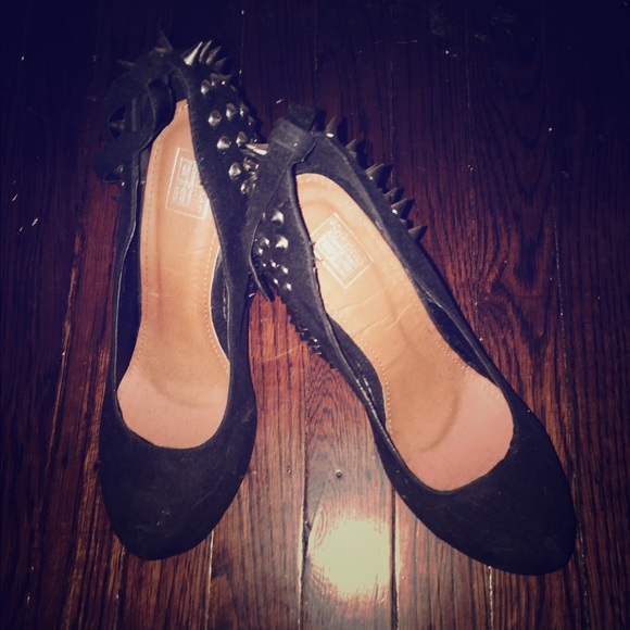 Spiked wedge heel