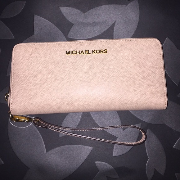 Michael Kors Clutches & Wallets - Michael Kors Wallet