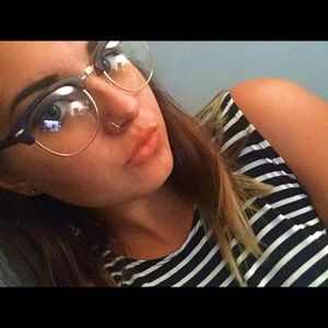 Meet your Posher, Roxana