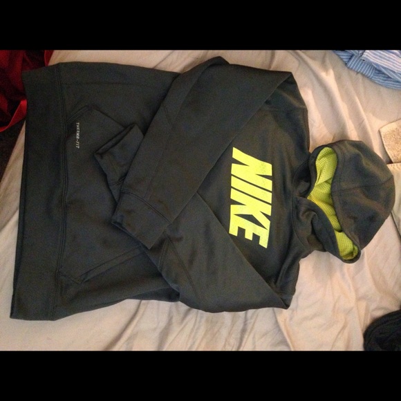 Nike Other - ‼️LOWEST‼️Nike sweater-kids XL