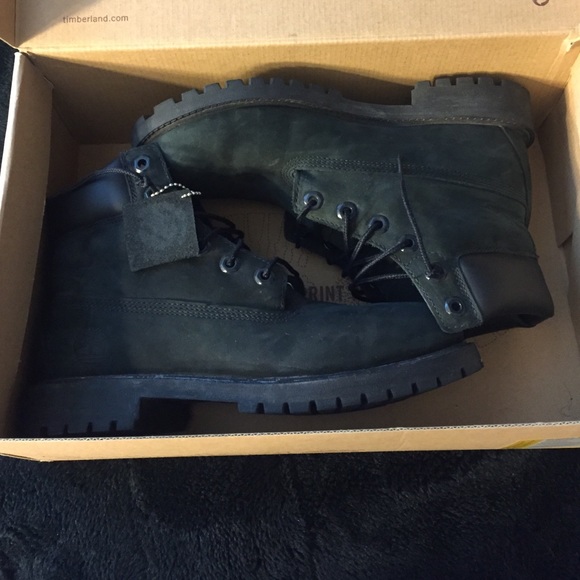 Black timberlands for sale 😊