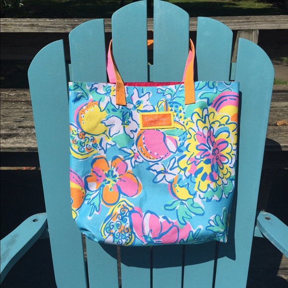 Estée Lauder Lilly Pulitzer tote