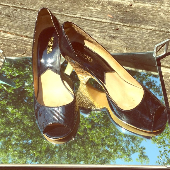 Michael Kors black patent peep toe shoes size 11