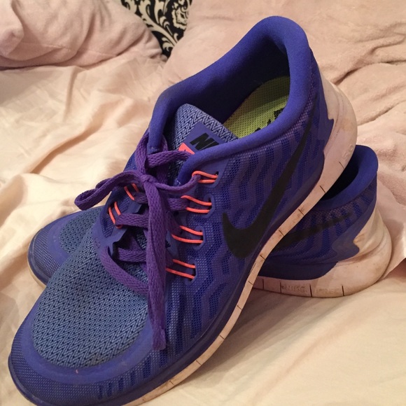 Nike tennis shoes