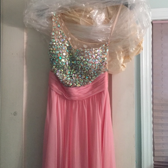 La femme prom dress - Picture 2 of 4