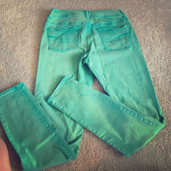 Turquoise high wasted jeans!