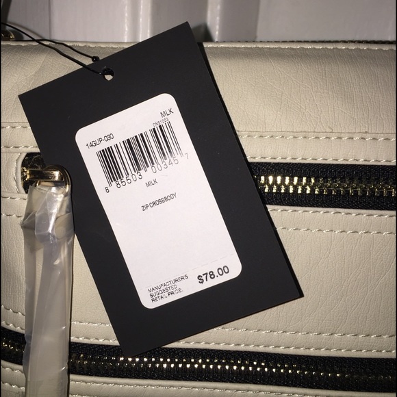 Guess crossbody brand new :) make me n offer! - Picture 3 of 4