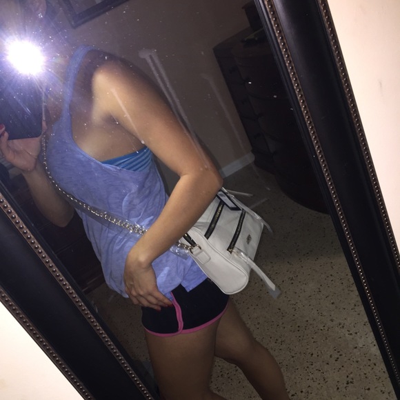 Guess crossbody brand new :) make me n offer! - Picture 4 of 4