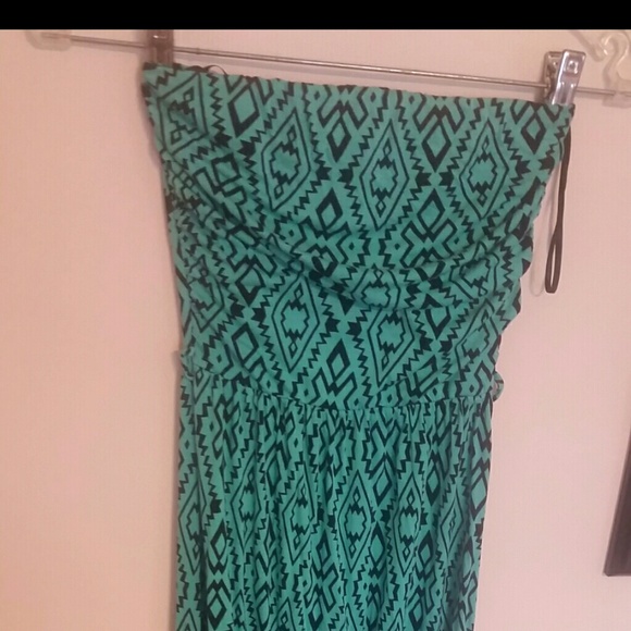 Awesome size small full length dress very comfy!!