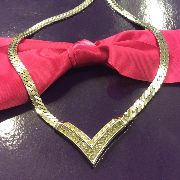 SILVER HERRINGBONE TRIANGULAR RHINESTONE PENDANT