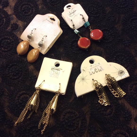 NEVER WORN EARRING BUNDLE!!